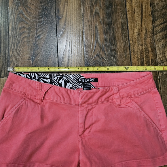 Volcom Pink Shorts. Size‎ 1. - Picture 5 of 6